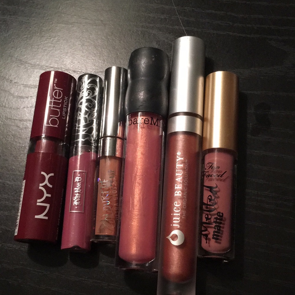 6 Lipsticks! Various brands and shades.
